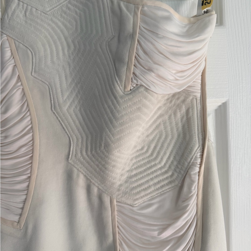 BCBGMaxAzria White One-Shoulder Bodycon Mini Dress - Picture 5 of 7